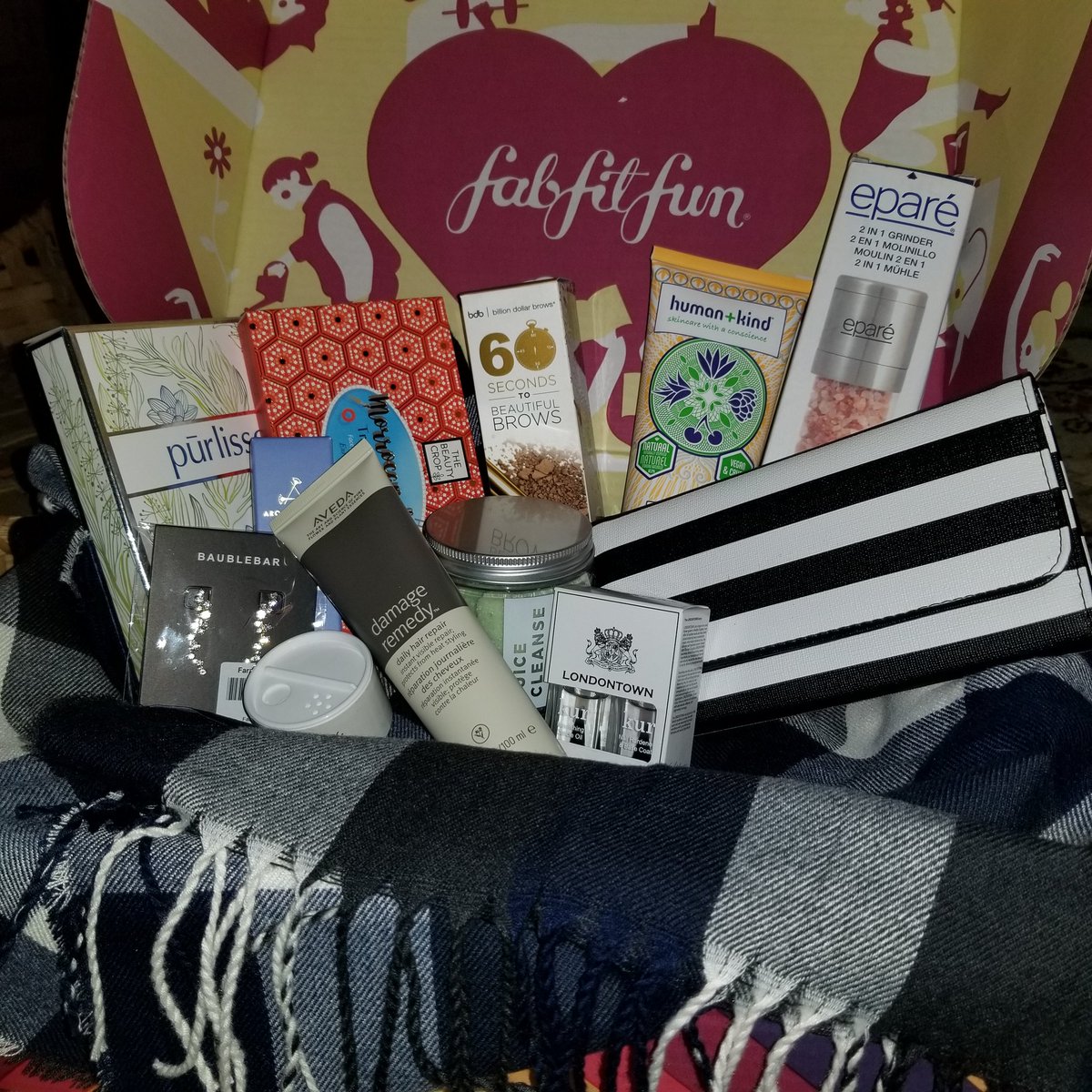 tenaquilts's tweet image. @FabFitFun It&apos;s like Christmas in August!!! Thank you #FabFitFun for the wonderful products in the #fabfitfunfallbox as always, I am very pleased!!! #Greatquality #Igettochoose