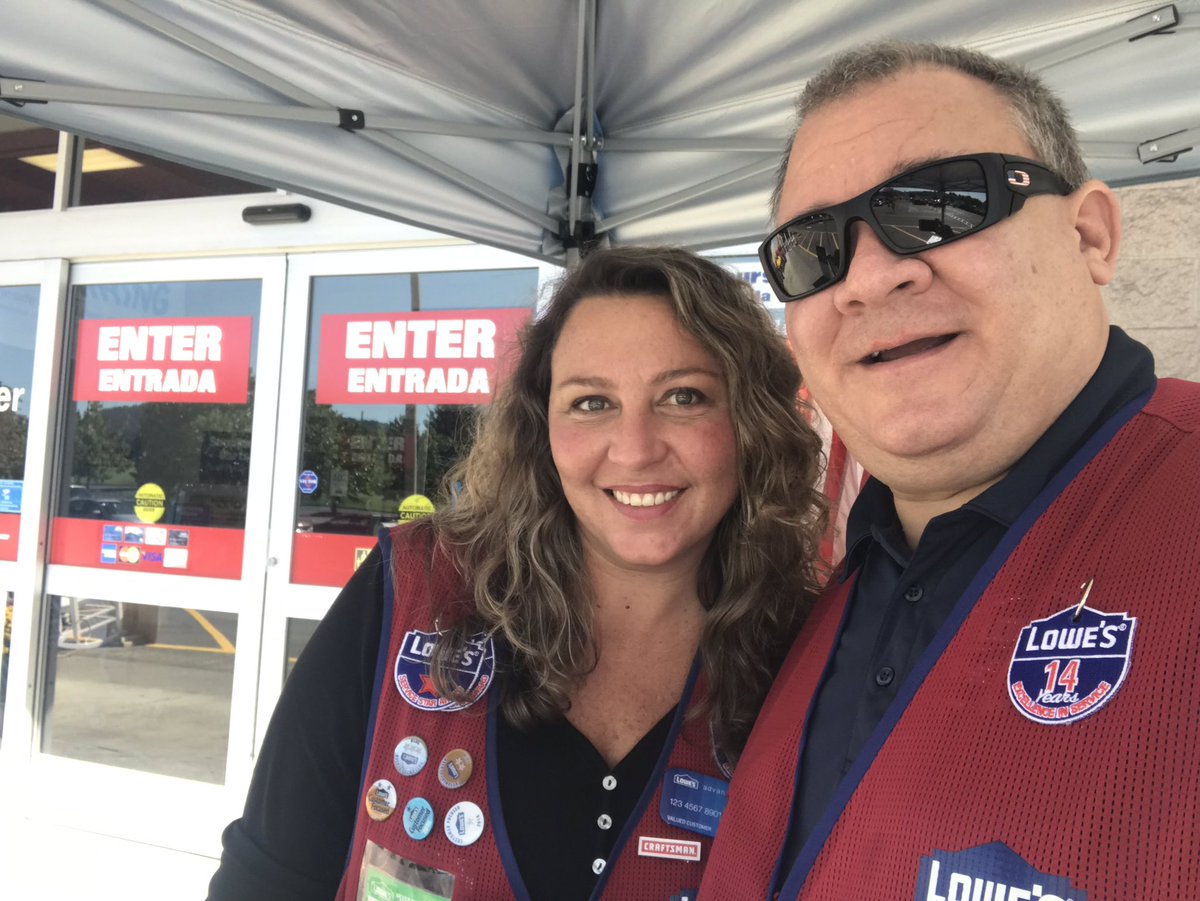 kevinmedinscop1's tweet photo. Amazing visit to Lowe’s of South Bristol, TN, Blakeley Brown King out on the store front greeting and asking customers on Free In-Home Consultations. Going to be a great day and weekend. @1280Market @2591Lowes https://t.co/qMmk1woM1g