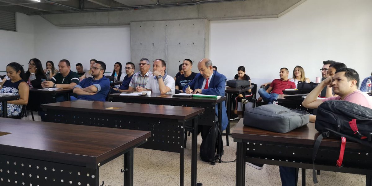 uceipa_'s tweet photo. En el día 2 de #BusinessSimulator los estudiantes de posgrado, trabajan en la captación de valor del cliente, como el lente para analizar el caso propuesto y así afinar su capacidad para tomar decisiones. #AlcaláGlobalSchool. https://t.co/bUhaQzyUAm