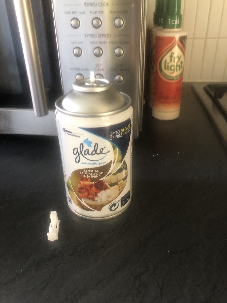 rdsanders's tweet photo. @Glade Hi Glade! My kitchen stinks so I bought one of these but it’s faulty! Now I have a stinking kitchen and less money! Any chance you fancy sending me one that’s not faulty?! Cheers! https://t.co/tw3oRIUl5a