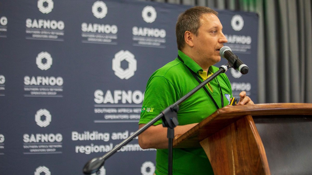 SAFNOG's tweet photo. #SAFNOG5 Day 1 — https://t.co/jfOapl7r1A
Highlights Included @Tagaresunil & Byron Clatterbuck talking about the impact of the submarine cables on #Africa and the first carrier-neutral data centre that will go live in Kampala, Uganda, at the end of 2019 @raxioug https://t.co/ovYB27AZmV