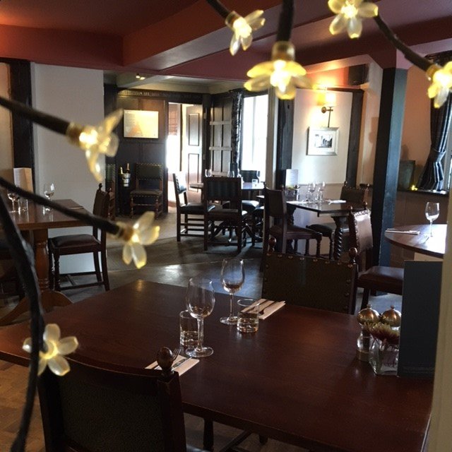 Table for 2? Dine with us in our luxury restaurant and family friendly pub right in the heart of Topsham. We serve food throughout the day from 12pm to 9.30pm (9pm Sunday), book online or over the phone today! #staustellbrewery #staustell #theglobe #globetopsham #restaurant #meal