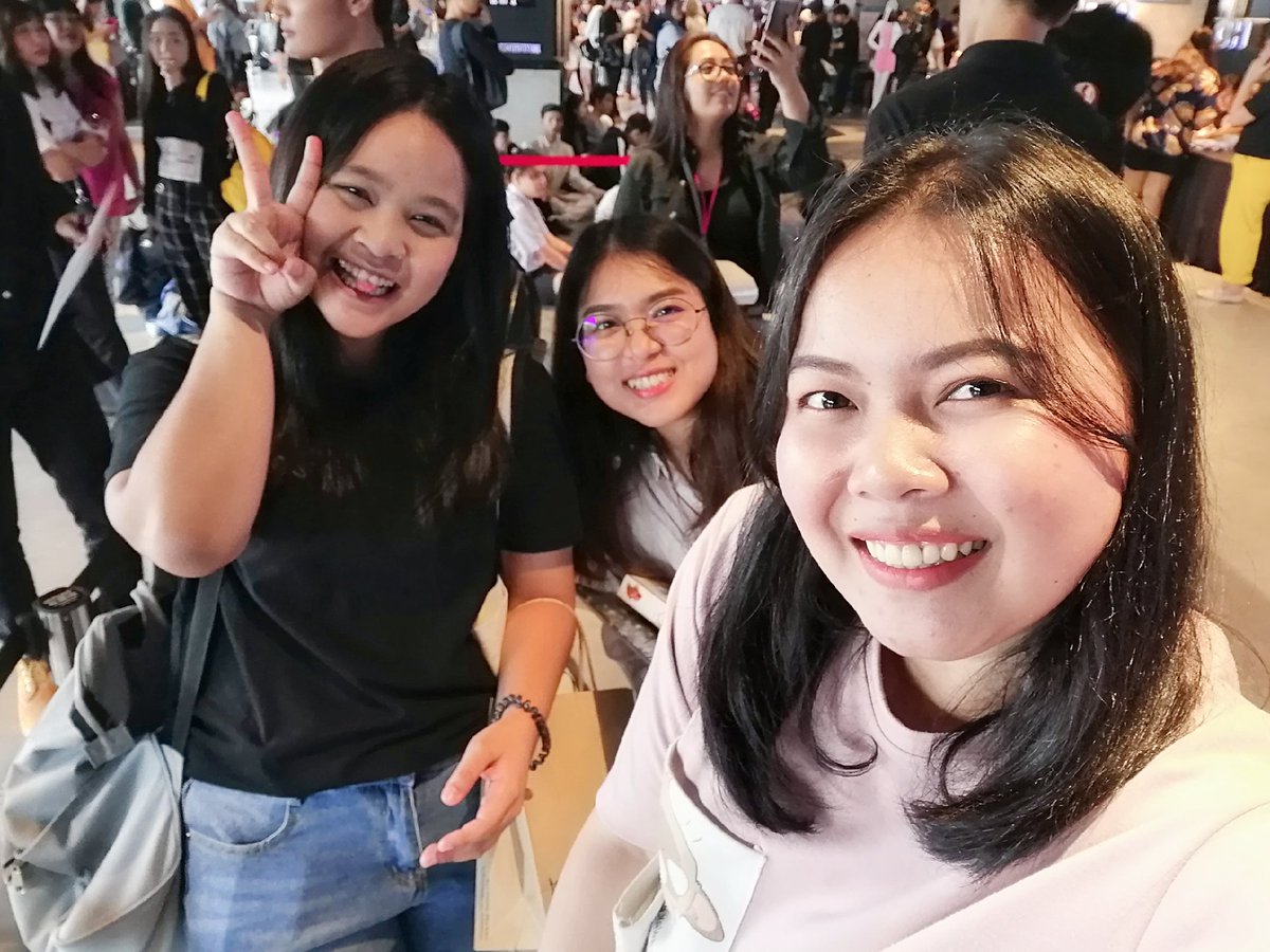 Sarocha_chan's tweet photo. นานๆได้เจออ่ะเนอะ 😘😘❤️
#Admine 
@pimploy1000 
@bettyboop_ice https://t.co/n24MENyQG5