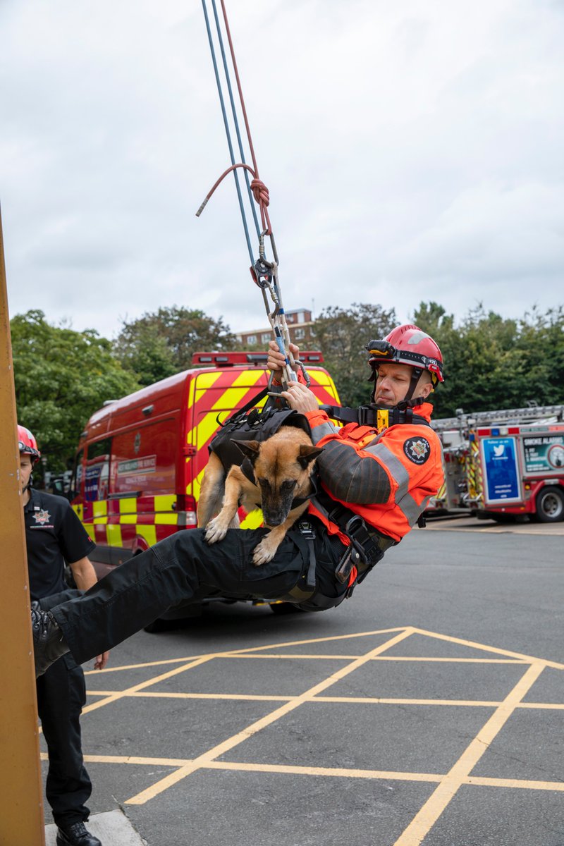 WMFSImages's tweet image. 2/2 Great turnout at @WalsallFire open day @WestMidsFire...JK