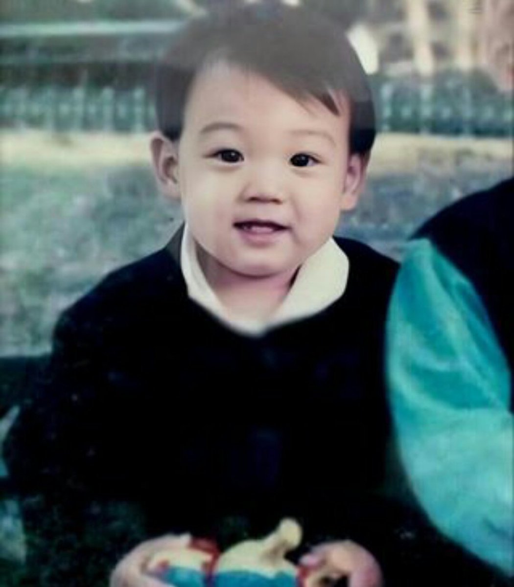 han_kania's tweet photo. Seangil chukka hamnida uri jungkookie🎉🎉🎉 Semoga semakin sukses ya. We purple you 💜💜💜

#SchJeonJungkook
#JUNGKOOKBIRTHDAY2019 
#GoldenJungkookDay https://t.co/yzV4Q9Zujb