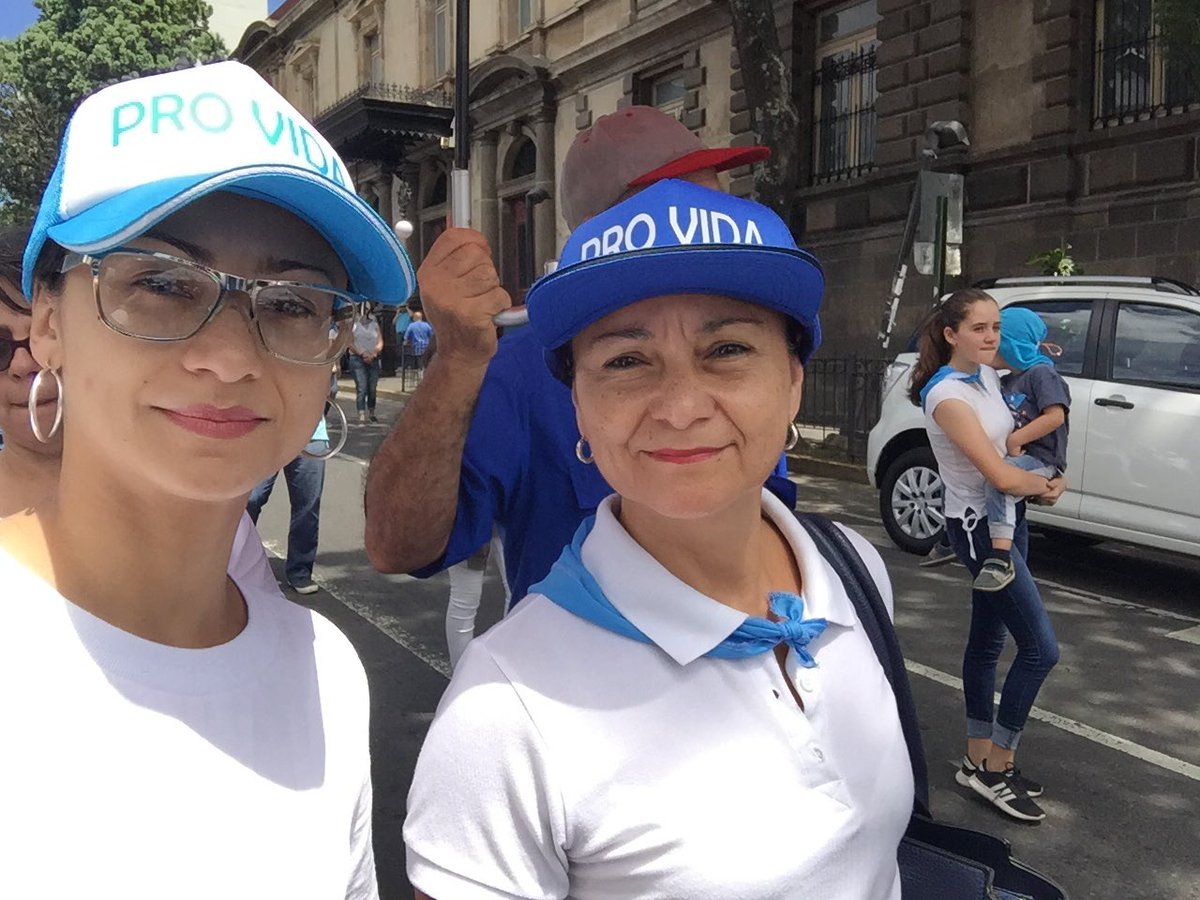 cpag21's tweet photo. En mi familia somos #provida #noalaborto #firmaresmatar https://t.co/BNi7YkZSmk
