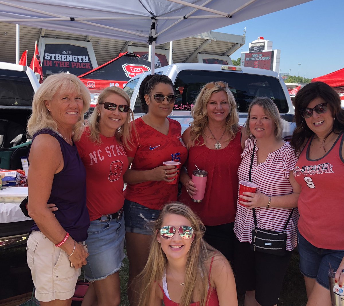 fecramsey's tweet photo. Fun tailgating and now watching my Wolfpack!! 🐺🐺🐺 #capitalcam #NCState https://t.co/DjCmfQe6eI