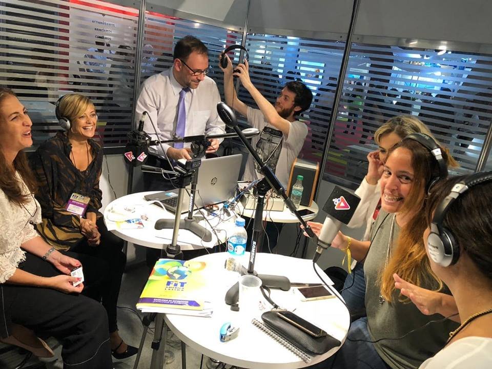 GiorgenelloKari's tweet photo. Desde las 9 hs de #Argentina  🇦🇷⏲️ para todo el 🌎
@y_termas con @carlosaferreyra 
Lo podés escuchar en el reproductor de la Multiplataforma 
https://t.co/CvJtzIto6i 
o bajando la app https://t.co/dROfoV8o2Y
Mas tarde #PortalTurismo #RankingLatino #ElClubRetro https://t.co/NjVNVQqKTQ