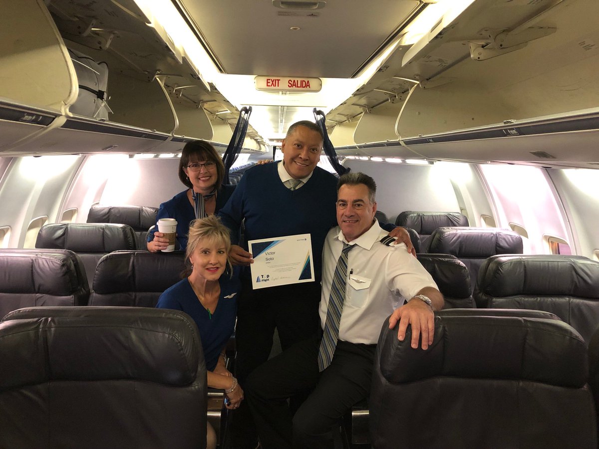 #UAIFSbaseIAH celebrating our Top Flight, FA Victor Soto👍🏻 Thank you for all you do for our passengers & fellow crew✈️ Congratulations! @weareunited @hka4htide @crystalhIAH