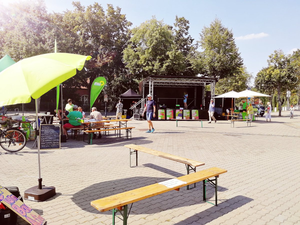 GNordsachsen's tweet photo. Es ist soweit, das Wahlkampfabschlussfest auf dem Delitzscher Rossplatz hat begonnen. Bis in die Abendstunden Unterhaltung für Groß und Klein. #sltw19 #Grüne #Dumusstesnurwaehlen https://t.co/tglbwSmQ8X