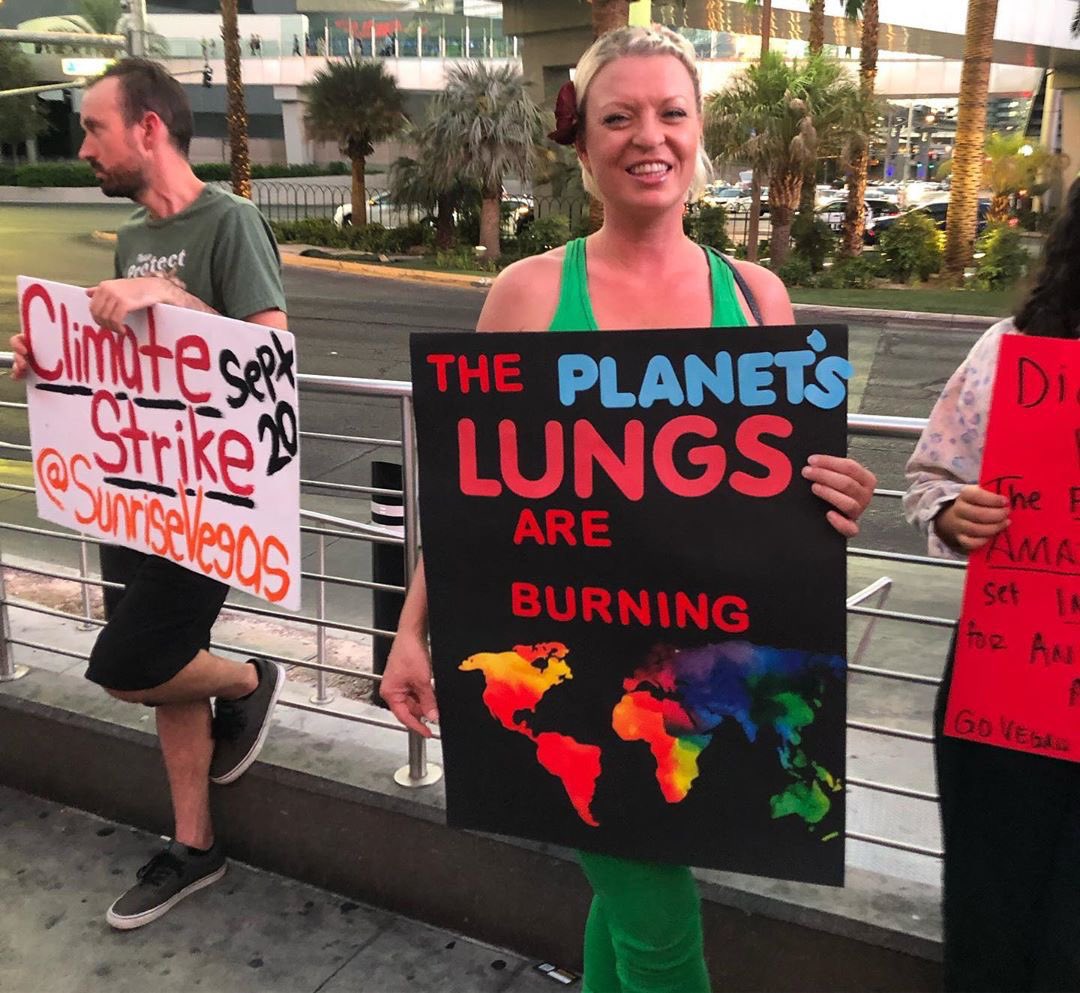 climatesavemvmt's tweet photo. Tough holiday weekend crowd tonight but still got some good convos in and made some impressions! 
See you 9/5 &amp; 9/9 at the Global Days of Action for the #Amazon and on 9/20 for the Global Climate Strike! 🌱🌍

@LVClimateSave 💙
#climatechange https://t.co/bCHBC2CS9V
