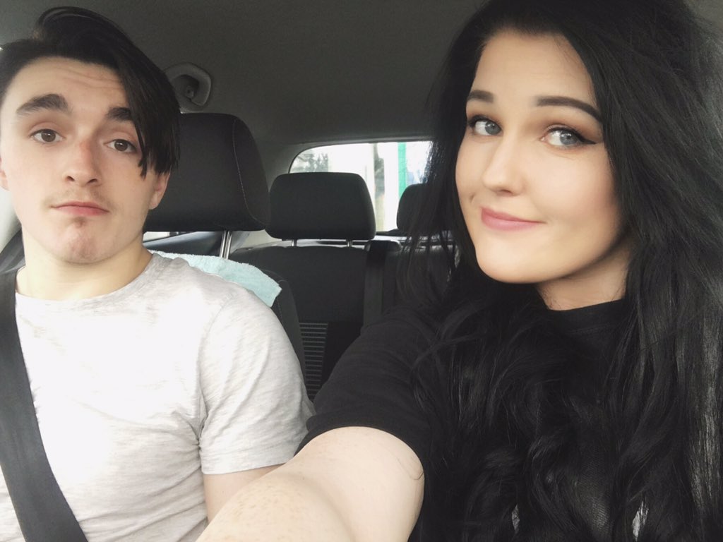 EmilyHayden_WB's tweet photo. 2/3 of the Scenebirds, off to see big bro Saynt...Darrell still doesn’t know how to take photos... https://t.co/bjohlo2smd