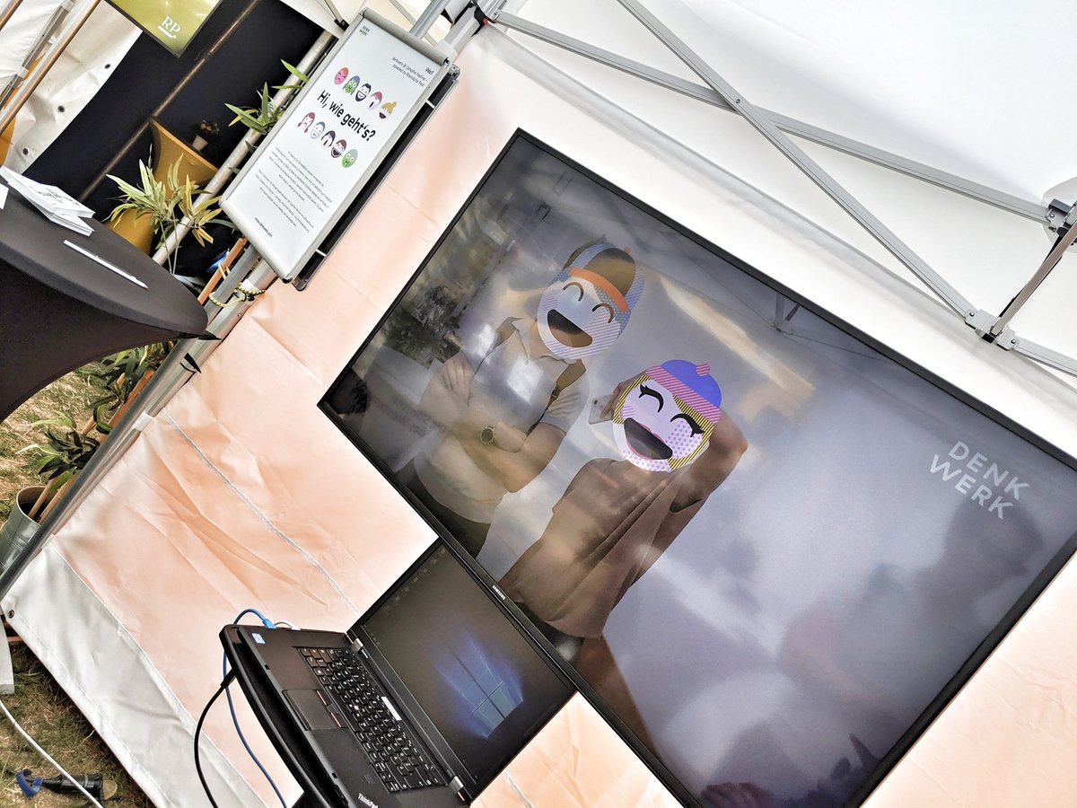 Yeah, gut drauf auf dem <a href="/campfire_fest/">Campfire-Festival</a>! Das erkennt sogar die Installation von <a href="/denkwerk/">denkwerk</a>. #Gesichtserkennung &amp; #KünstlicheIntelligenz sind Themen, die heiß diskutiert werden. Das nicht nur wegen der Außentemperaturen. Um 16h gibt's den #KI Vortrag von Stephan Clasen! #campfire19