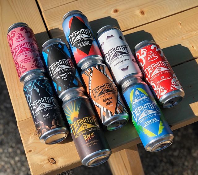 definitivebrew's tweet photo. Which one would you choose? 🤔 We’re soaking up the patio sun today with 9 can options, 12 draughts, and great food by @totallyawesomeveganfoodtruck. Swing by and relax on this beautiful day!
#labordayweekend #stillsummer #patiodays #canwall #mainebee… https://t.co/TtaTRvbEin https://t.co/1xWi28Ha6b