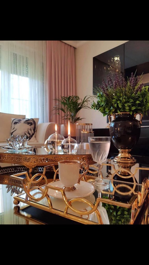 عندما يرمش الضي يرتعش القلب خوفا من فقدانه 
خواطر_كهربائية 😁✋🤣🤣