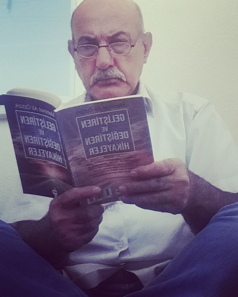kerimbaydak's tweet photo. Hava sıcak, balkon serin.
Elinde kitap, yanında bir bardak çay olunca, okumak zevkli oluyor.
İnşallah bitireceğim, güzel gidiyor. https://t.co/8W4FPzkzkV