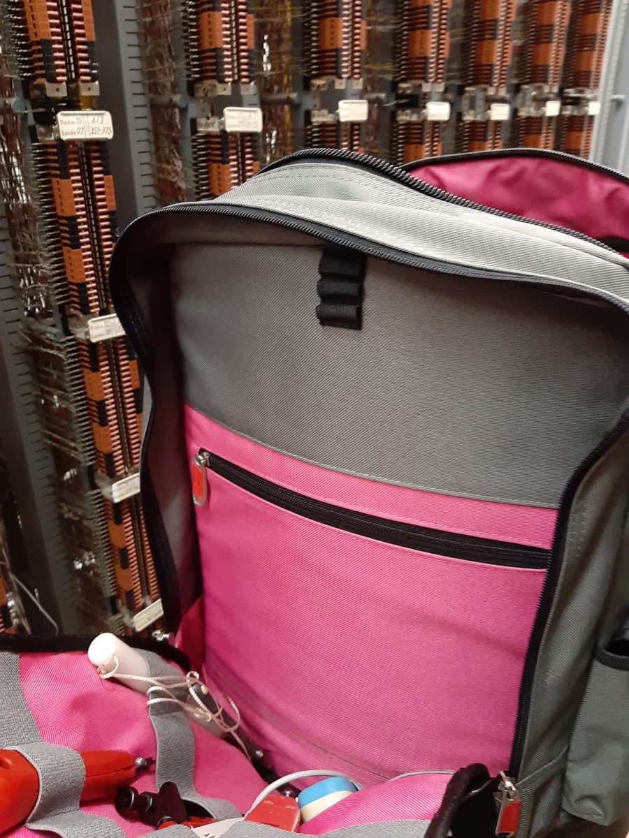DirkMagenta's tweet photo. Mein neuer Werkzeug Rucksack ist mein neuer #Werkstolz Rucksack, natürlich in #Magenta 🤓👍
Der ist für #Telekom Kunden immer und überall #Dabei 
#DTA #Telekomwall #TelekomBotschafter https://t.co/40wY0e3fkP