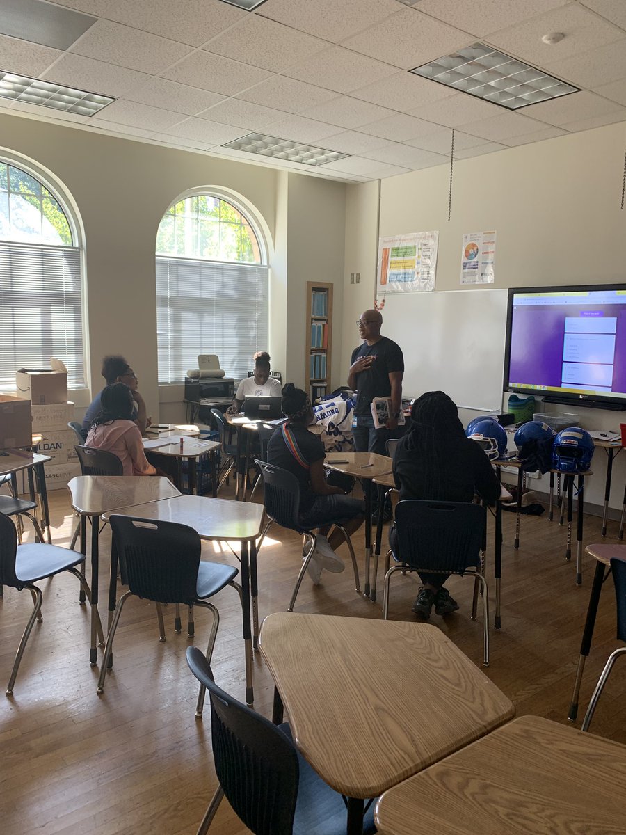 HJRussell_STEM's tweet photo. Thank you @TheNETwork_ATL for energizing math and music classes to come out and enjoy  https://t.co/zHItqDM6xN eSTEAM Fair hosted @APSBrown 9.7.19 from 10 am - 2 pm 🙌🏽 @TheNETwork_Natl @ATT @apsupdate @DrBEBradley @STEMGeorgia @WFFAtlanta @BMSPrinCrooms @MsJFields_BMS @T_N_Ball https://t.co/Ok93hnWcoN