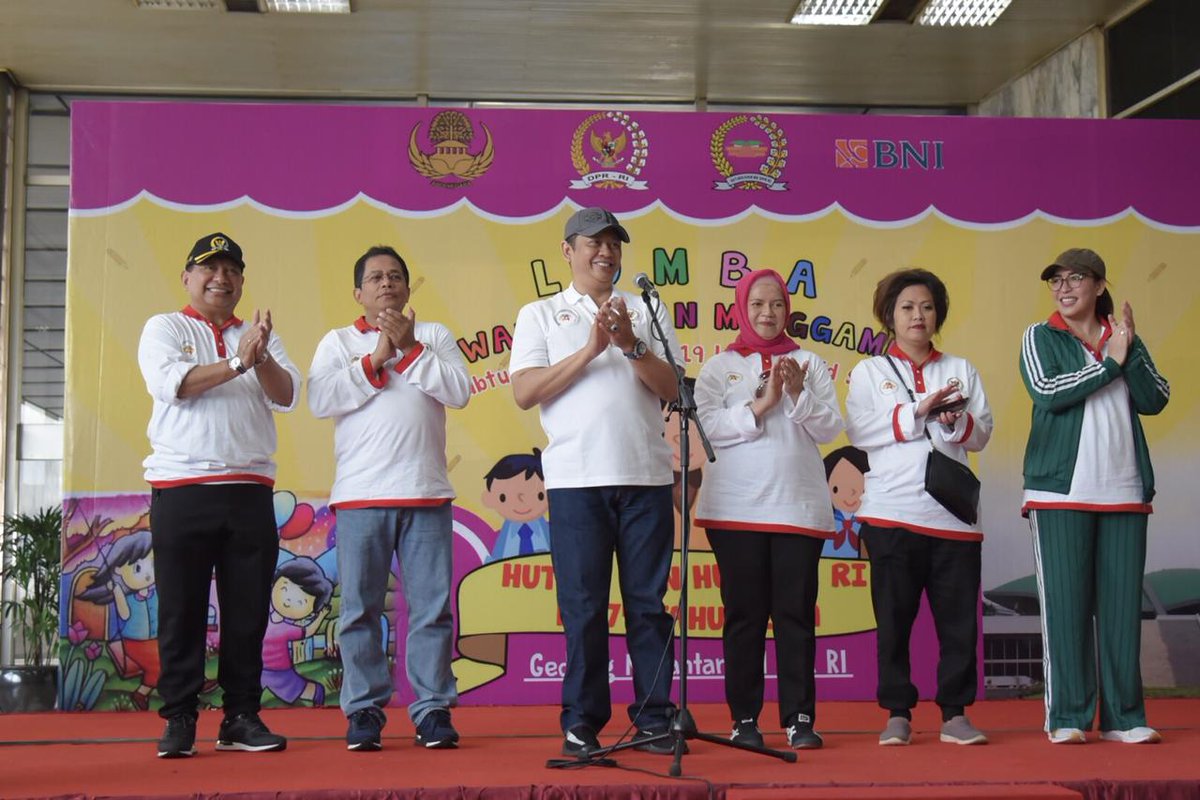 DPR_RI's tweet photo. Ketua DPR RI Bambang Soesatyo membuka secara resmi Lomba Mewarnai dan Menggambar untuk Anak-Anak dalam rangkaian Pesta Rakyat memperingati HUT Ke-74 DPR RI, di Kompleks Parlemen, Senayan, Jakarta, Sabtu, 31 Agustus 2019. #PestaRakyat #DPRbersamaRakyat #HUT74DPR #74TahunDPR https://t.co/O5BBLJxaC5