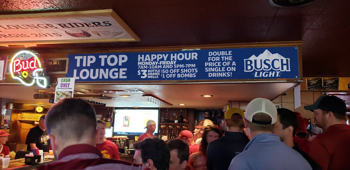 JeepstudMS's tweet photo. Let the college football season begin! 7am #tiptoplounge #GoIowaState @Sean23Roberts @KXNOPregame @EmerySonger 🍻🤟🏈 https://t.co/TLsurdsRN3