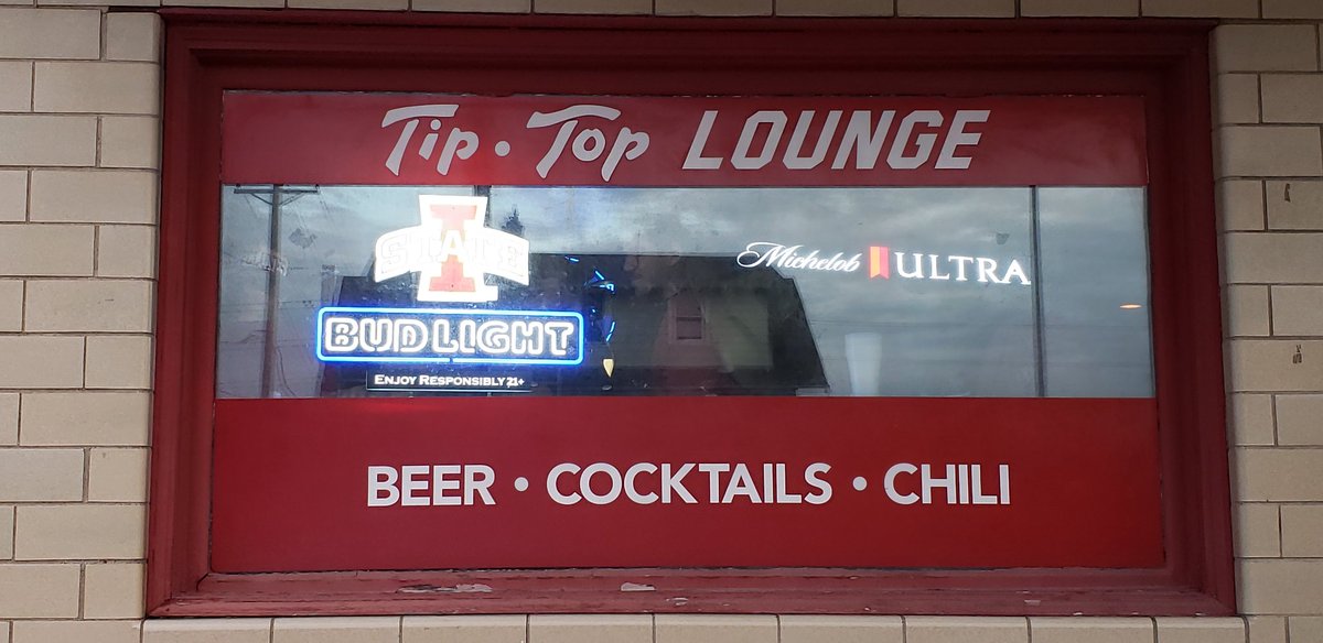 JeepstudMS's tweet photo. Let the college football season begin! 7am #tiptoplounge #GoIowaState @Sean23Roberts @KXNOPregame @EmerySonger 🍻🤟🏈 https://t.co/TLsurdsRN3