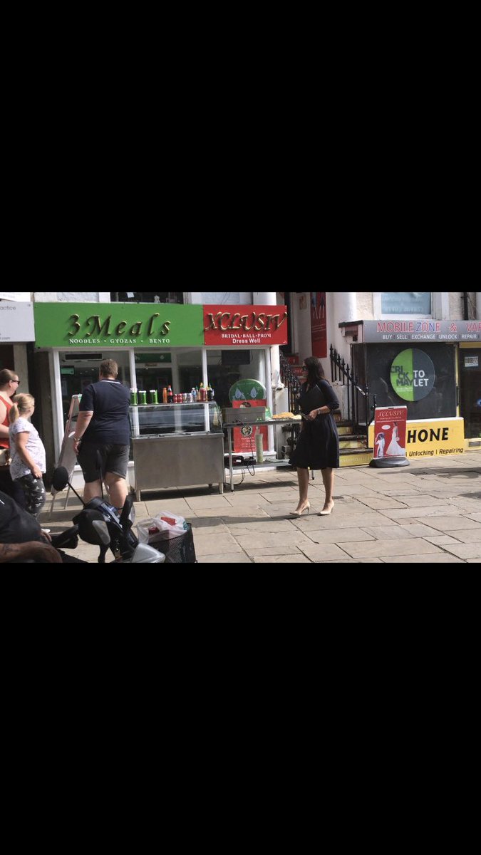 MickeyLightsOut's tweet photo. Not sure this is ideal @HorshamDC There are traders here with abiding by food regs and health and safety. Not sure Iβd want my kids eating this #bignibble https://t.co/Gpct3h1HEn