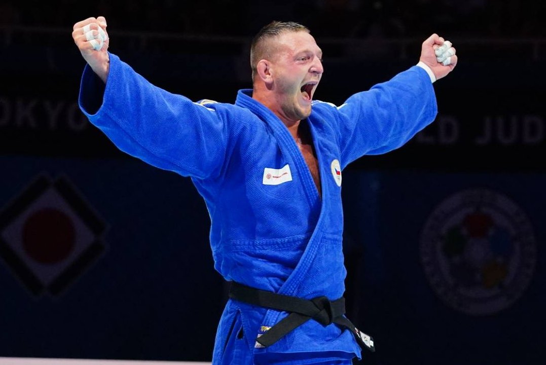 iFortunaCZ's tweet photo. Judista Lukáš #Krpalek se stal v Tokiu mistrem světa v nejtěžší váhové kategorii nad 100 kilogramů. Gratulujeme! #judo #JudoWorlds2019 #champion #fighter https://t.co/aU6ysfp3uZ