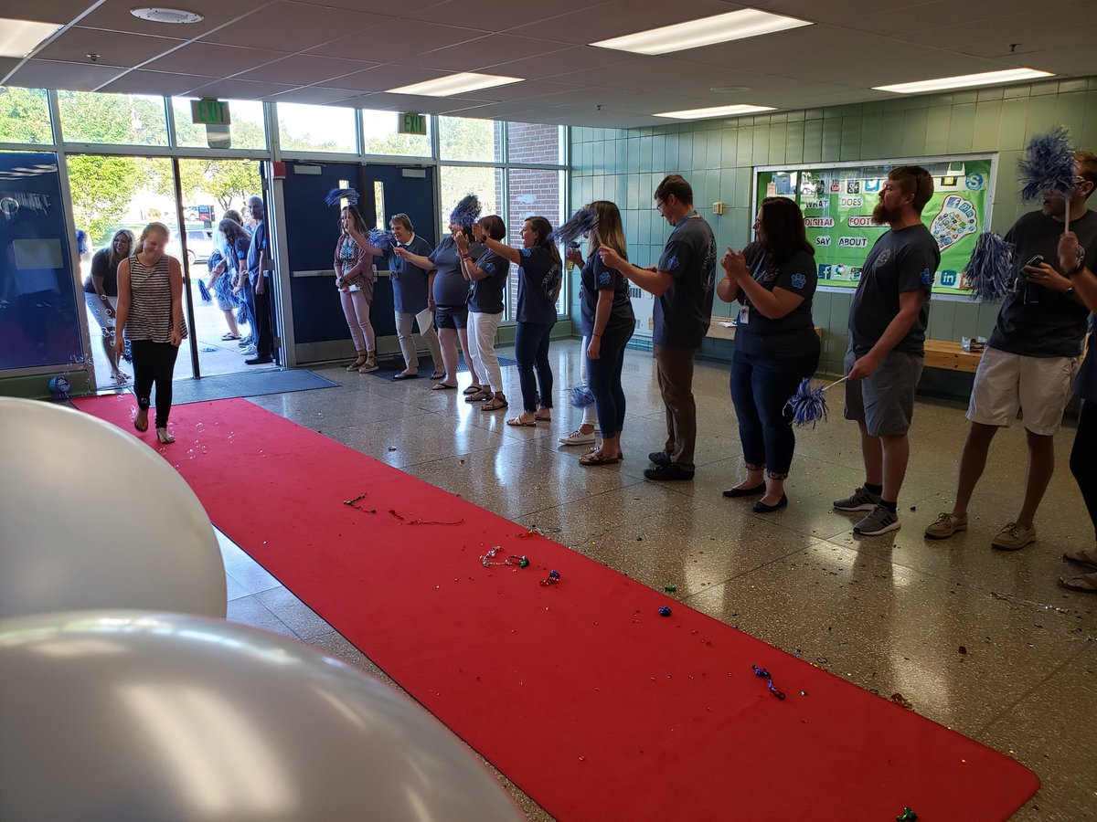 SPMSCounselors's tweet photo. A red carpet affair! Welcome class of 2026! #earlyentryday #bcpsrocks @SparrowsPointMS @BCPScounseling https://t.co/6YqR8kWqgj