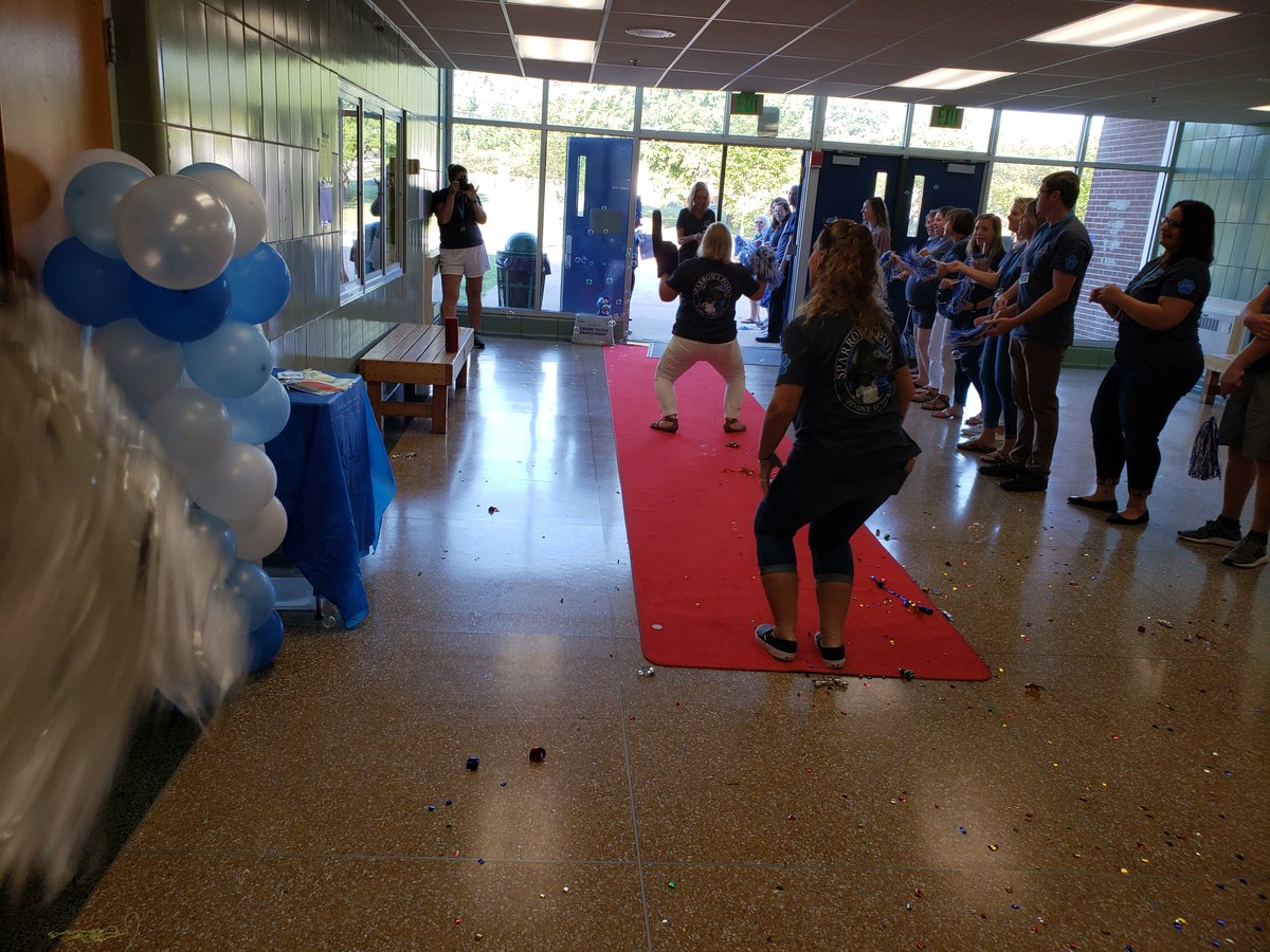 SPMSCounselors's tweet photo. A red carpet affair! Welcome class of 2026! #earlyentryday #bcpsrocks @SparrowsPointMS @BCPScounseling https://t.co/6YqR8kWqgj