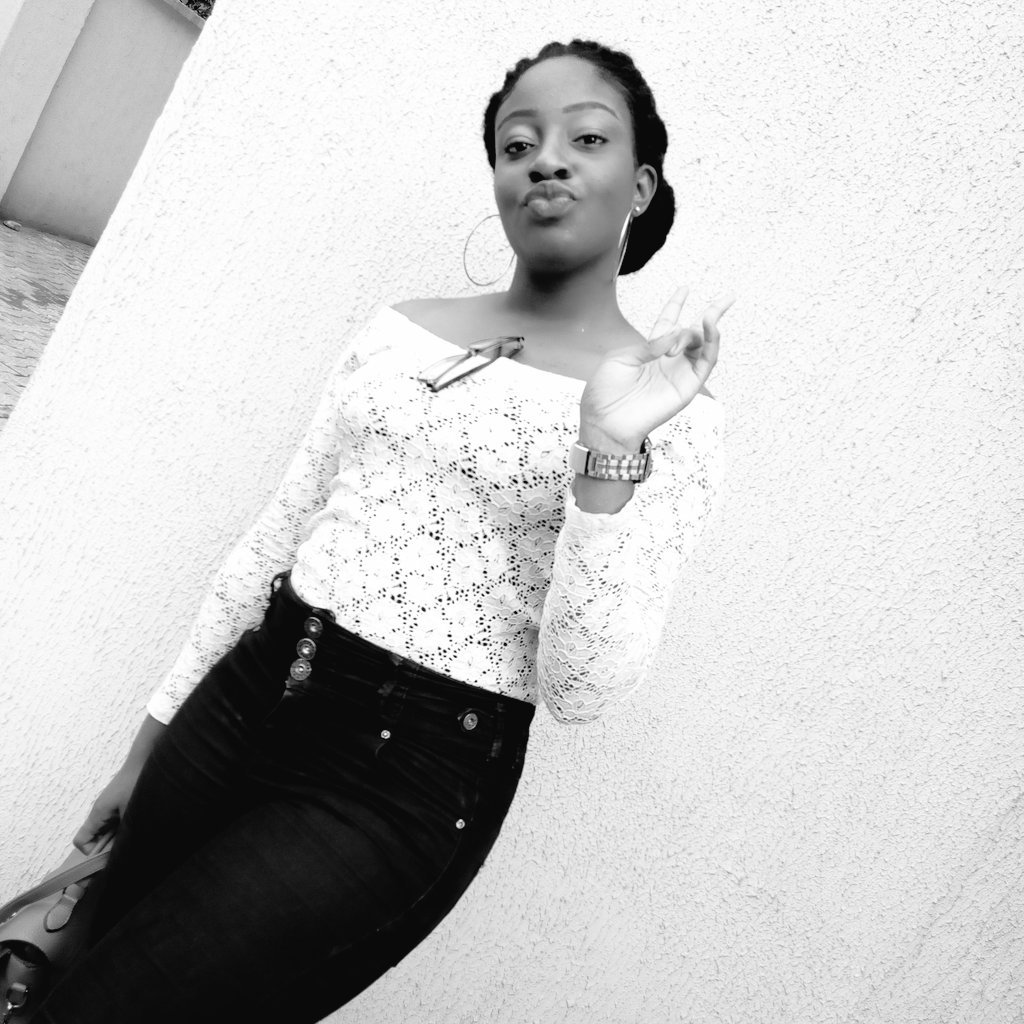 ifuu__'s tweet photo. She could be your sweetness🍭, she could be you headache. Depends on you.😃😃 #Alittlesomethingtoblessyourtimeline.
#becauseitssaturday https://t.co/3CMTmy7kxf