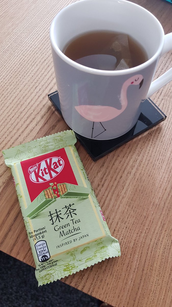 Sim1Dow's tweet photo. Hey @KITKAT about to try your Green Tea Matcha KitKat. #greenteakitkat #greentea #healthy #antioxidants #detox #jokes https://t.co/Xrfh83uhJu