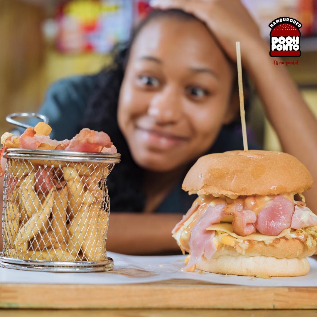 DoohPonto's tweet photo. Ainda não sabe aonde comer?! Olha para esta delícia disponível hoje em todas as lojas @DoohPonto 🤤
#XBacon Combo https://t.co/ObZrci0W2q