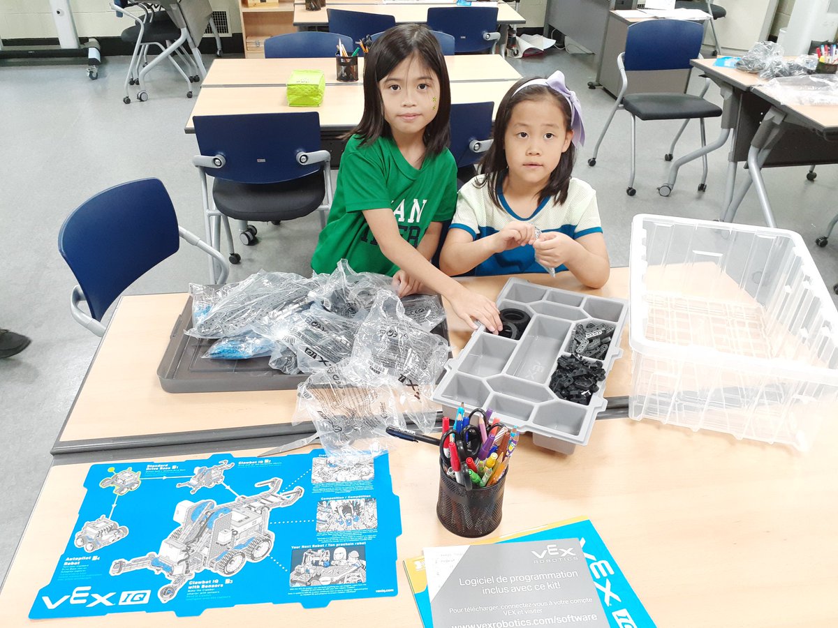 HammerbergRyan's tweet photo. The new robotics room @SFBritishSchool is up and running. Students were so excited to get dug into their VEX kits! @SFS1912 #SFS1912 #seoulforeignbritishschool #sfstem https://t.co/DcDTrPEX8w