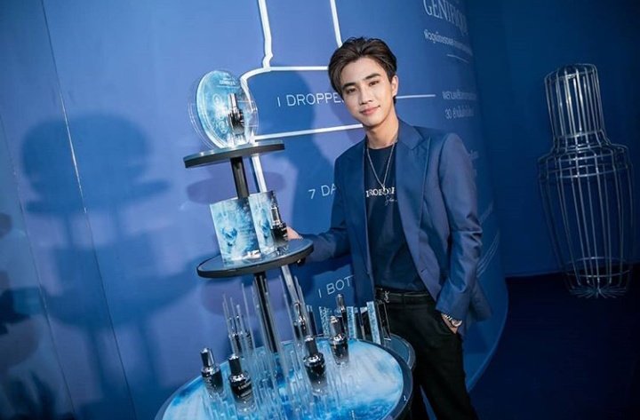 slj_1987's tweet photo. น้องลงงานในไอจีพี่ๆแม่ๆจ๋า....
ไปกดไลค์ กดแชร์ให้น้องกันเยอะๆนะคะ ให้เจ้าของแบรนด์ได้เห็นพลัง ซพ ของ ฟค ที่น่ารักทุกคนนะคะ
ฝากด้วยค่าาาา..☺️🖤🐯🙏
📍https://t.co/PeCsEh6F9C
#LancomeGenifiqueXPerth 
#LANCOMExPERTH 
#รอยยิ้มของชูครีม
#พวกของเจื๋อ 
#PerthTanapon https://t.co/t7apPVZfks