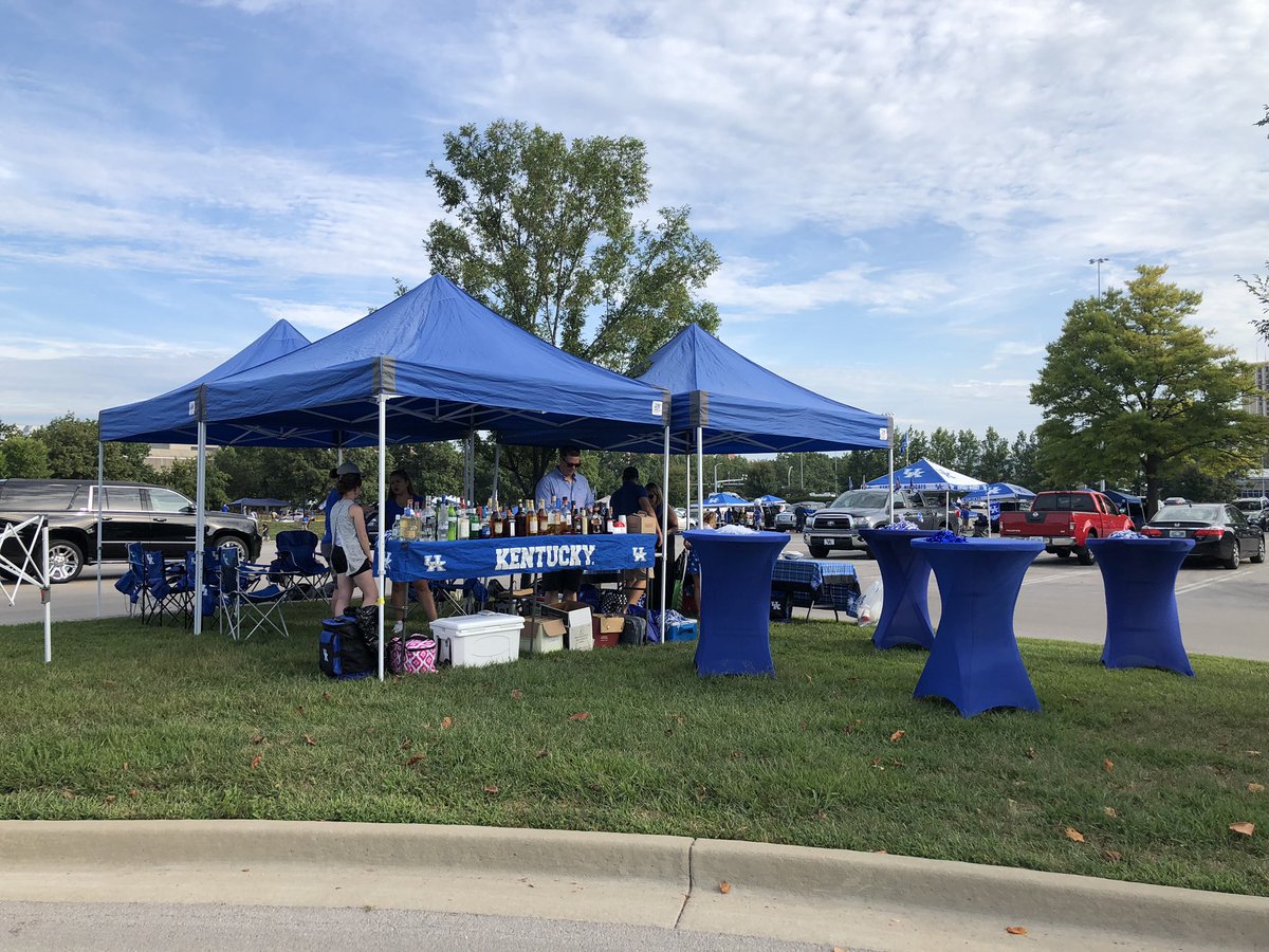 lesfugate's tweet photo. Well, the setup is slightly different this year, but we are back in our old spot. Come visit us at #Gate4tailgate to cheer on the cats before the games! #WeAreUK #BringIt https://t.co/b4RUd2FelP