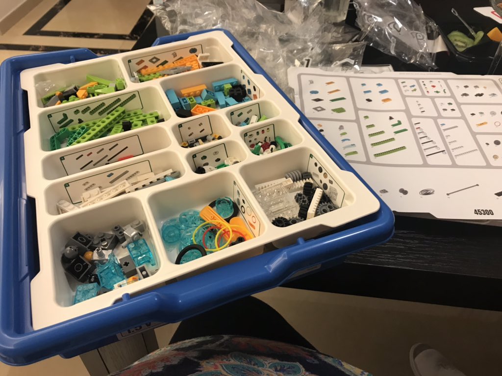 missguzzo's tweet photo. Working with our new LEGO Mindstorm and WE DO kits, so excited to share with our students! #msgee #mss #mrm #msb this is how we roll on a Saturday night ☺️ https://t.co/rFMjyLJkgI
