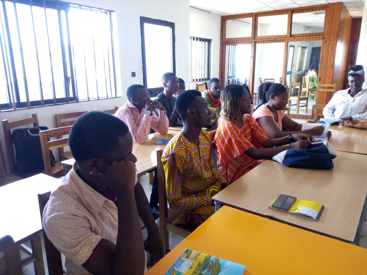 ab_benin's tweet photo. "Travaillez jusqu'à ce que ça vous fasse mal"
"Vous devez être original et chercher à avoir votre propre marque "
Tels sont là quelques-uns des propos forts que les participants retiennent de la communication d'@Aigleroyal229 sur les métiers du Web
#BlogDay229 #Workshopblogging https://t.co/zwPYpy3Jmf