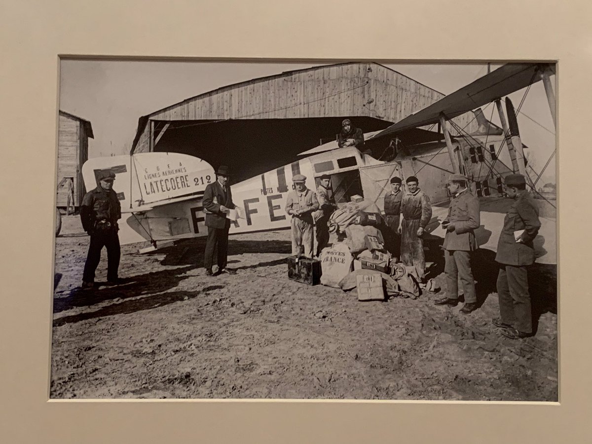 ENAIRE's tweet photo. 📸✈️ ¿Aún no has visitado #100AñosVolando? Disfruta de esta exposición de @FundacionENAIRE con más de 180 imágenes incluidas en @photoespana #PHE19 🖼
🎂 ¡No todos los años se cumple un siglo en el cielo! @fomentogob
📍 Te esperamos hasta el #1sep en @cbamadrid #Madrid https://t.co/bVkzCKRaOc
