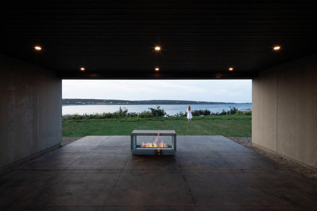 jo_ledbetter's tweet image. Views of the beach are the norm from this home&apos;s ground-level terrace. #archi #luxuryhomes  cpix.me/a/80233663