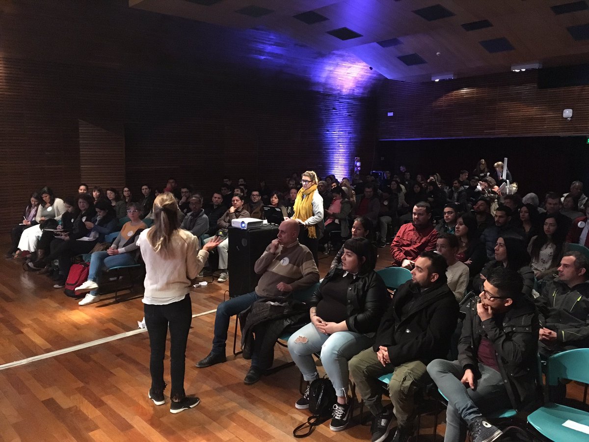 BAdesarrolloeco's tweet photo. ¡Segundo #taller de #CoCreación de #VosLoHacés! 
En esta jornada, las y los participantes se dividen en grupos para trabajar sus #ideas con sus facilitadores. 
¡Animate a #emprender! #VLH2019 #VLH https://t.co/j9vU2BhW2S