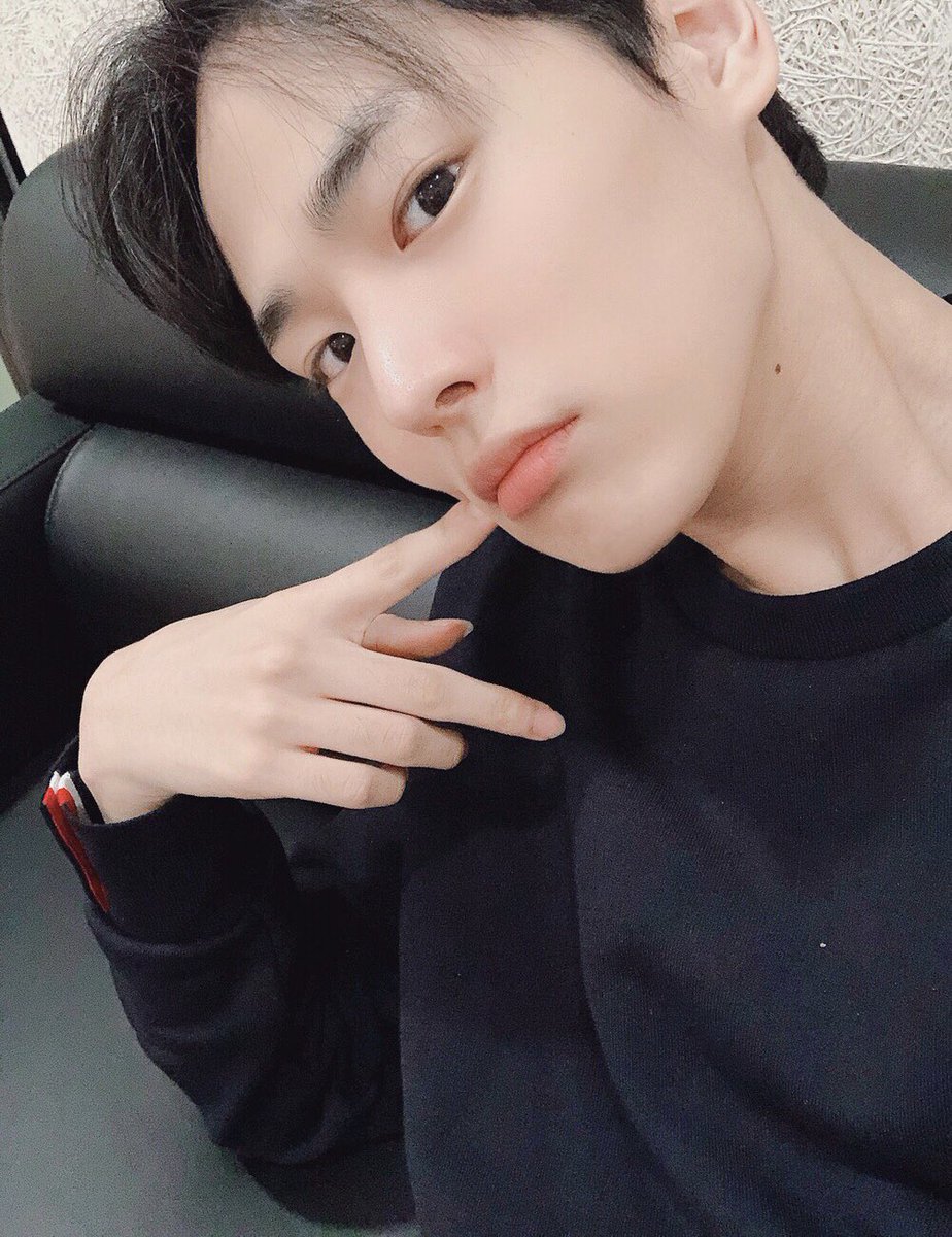 Howe392GeeEEVz7's tweet photo. #아무도_뺏을수없는_우리만의색 https://t.co/UW6U2Jefv2