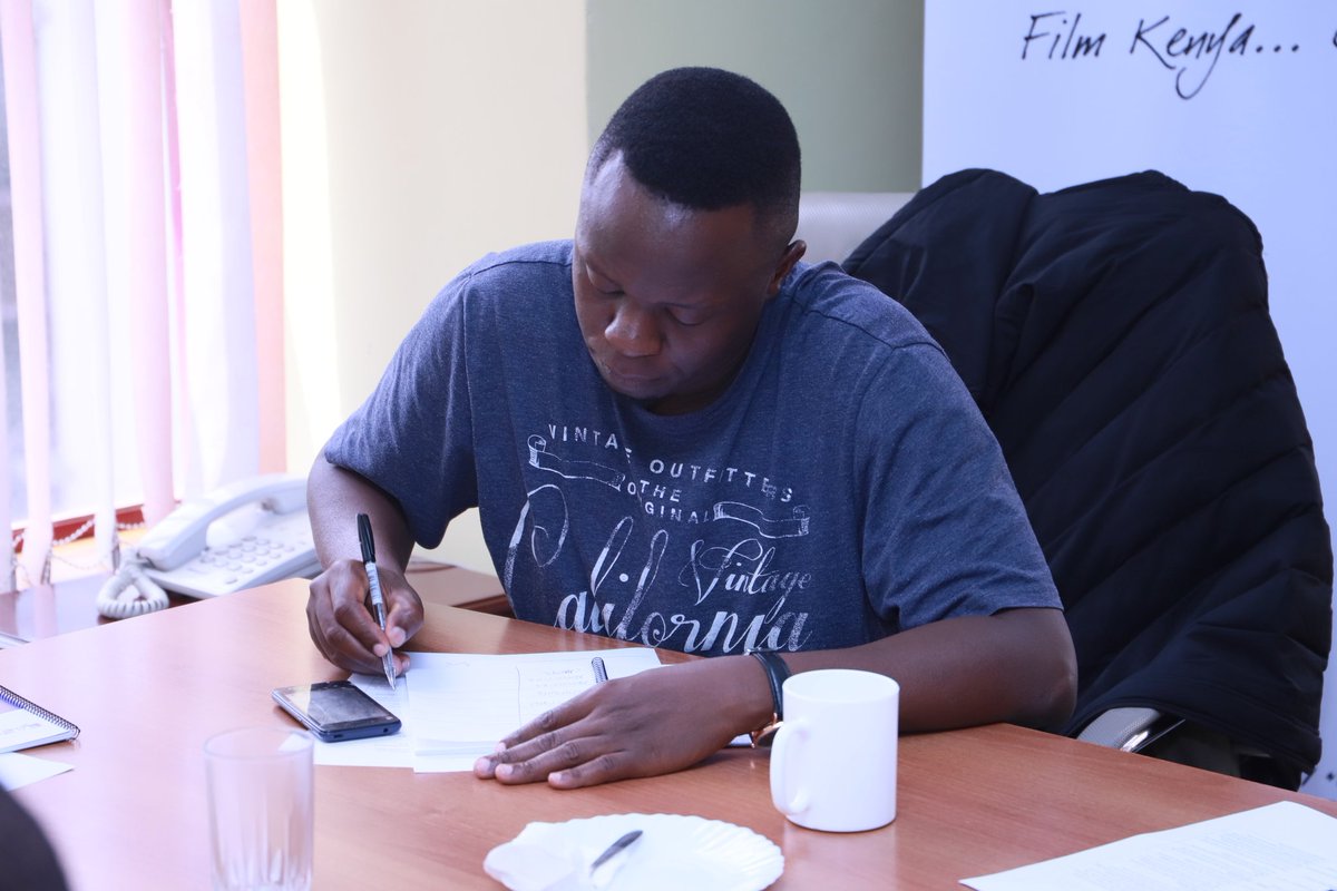 kenyafilmcomm's tweet image. Having learnt how to deconstruct the premise, the participants of the scriptwriting masterclass have noe been put to task to craft a synopsis, refine the logline and learn how to pitch their project. #BestScriptKE @MoICTKenya