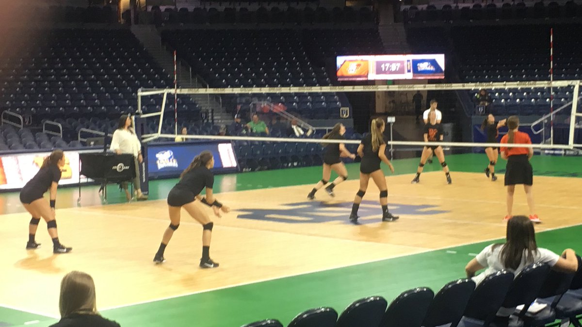 jonstansbery's tweet image. 11 minutes before match time. Time to knock the vowels out of L Sll. #bgvb19 #warriors #matchtwo #goldendomeinvitational #beatLaSalle #savagemindset #fearthebird