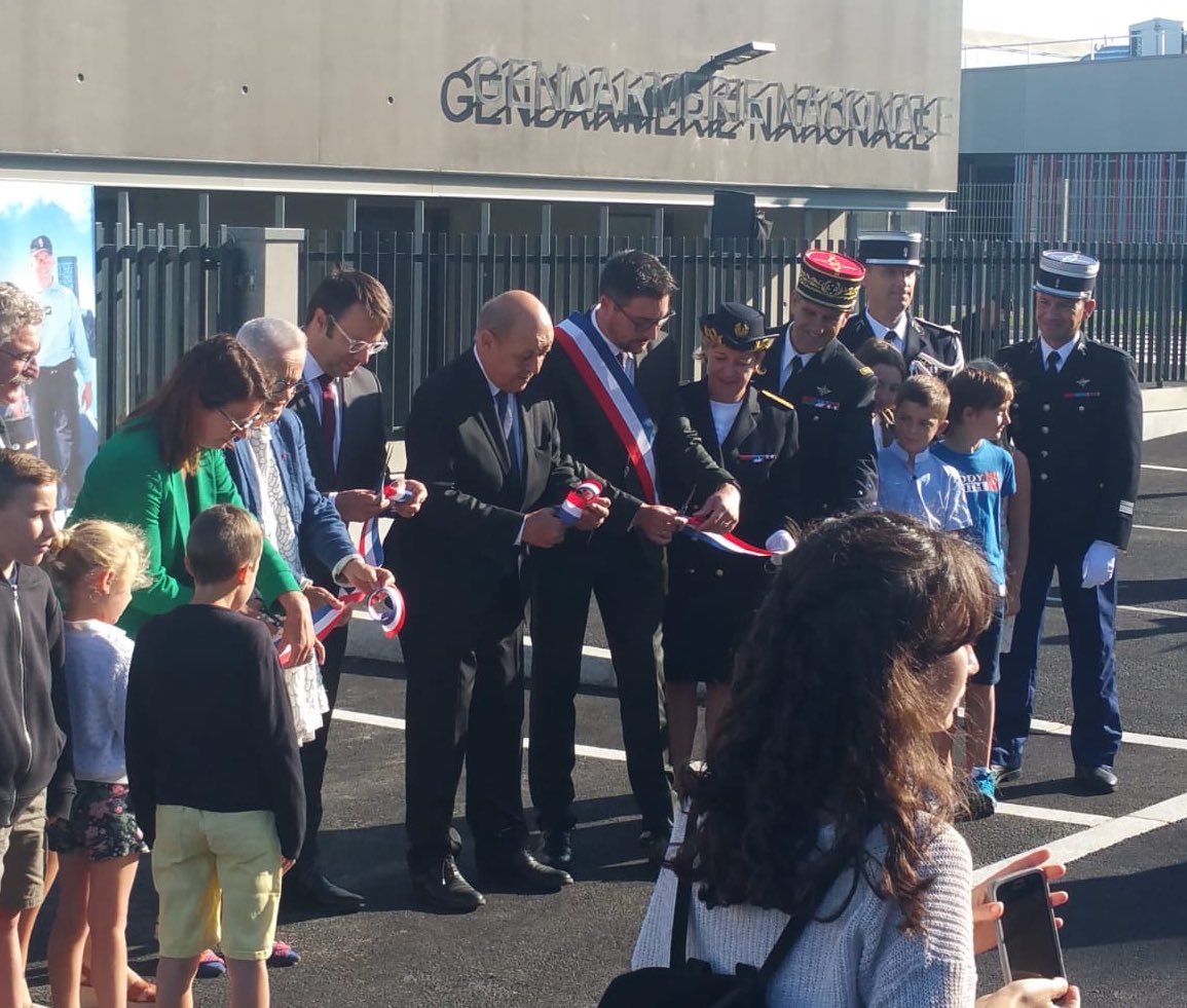Liffre_av_resp's tweet photo. L’engagement, la proximité, la prévention, la sécurité, la citoyenneté, les forces de la gendarmerie étaient à l’honneur ce matin lors de l’inauguration de la nouvelle caserne de @gendarmerie de #Liffré en présence de @JY_LeDrian Ministre de l’Europe et des Affaires Étrangères https://t.co/YlmIIO6F3c