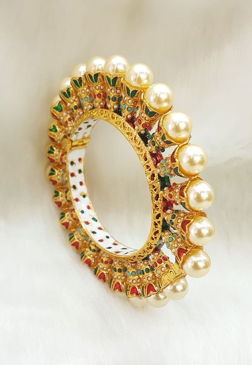 UtsavFashion's tweet photo. Grab Designer Jewelry Sets, Earrings, Bangles & More
At Amazing Rates to glam your festive & casual outfits: https://t.co/FO34lzU3h2
.
.
#UtsavFashion #CelebrateTheIndianExperience #ModernYetRooted https://t.co/tHa6OgiBGr