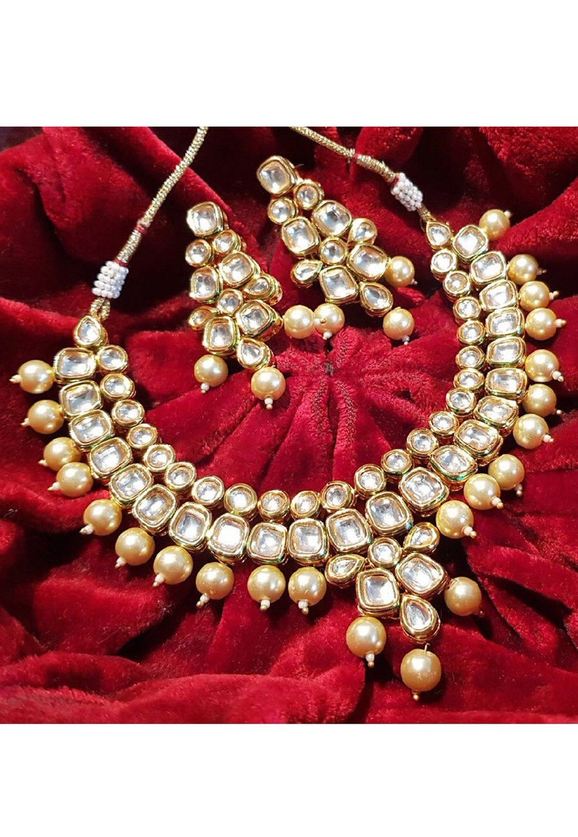 UtsavFashion's tweet photo. Grab Designer Jewelry Sets, Earrings, Bangles & More
At Amazing Rates to glam your festive & casual outfits: https://t.co/FO34lzU3h2
.
.
#UtsavFashion #CelebrateTheIndianExperience #ModernYetRooted https://t.co/tHa6OgiBGr