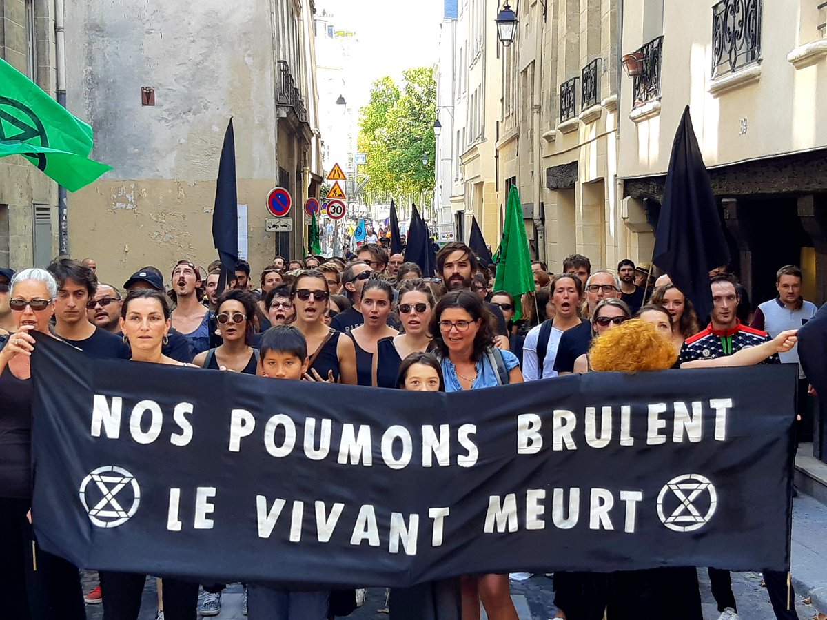 Place publique Paris tweet media