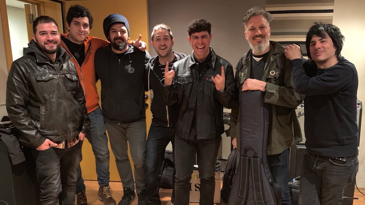 alfredgarcia's tweet photo. ¡Hemos acabado de ensayar con la banda argentina y no puedo estar más feliz con la onda que hemos creado! Grandes amigos y compañeros, pero sobretodo buenos y reconocidos músicos. Hoy la partimos en Buenos Aires. Nos vemos esta noche en @TheRoxyArg (Sold Out). https://t.co/1agzG9PUIP