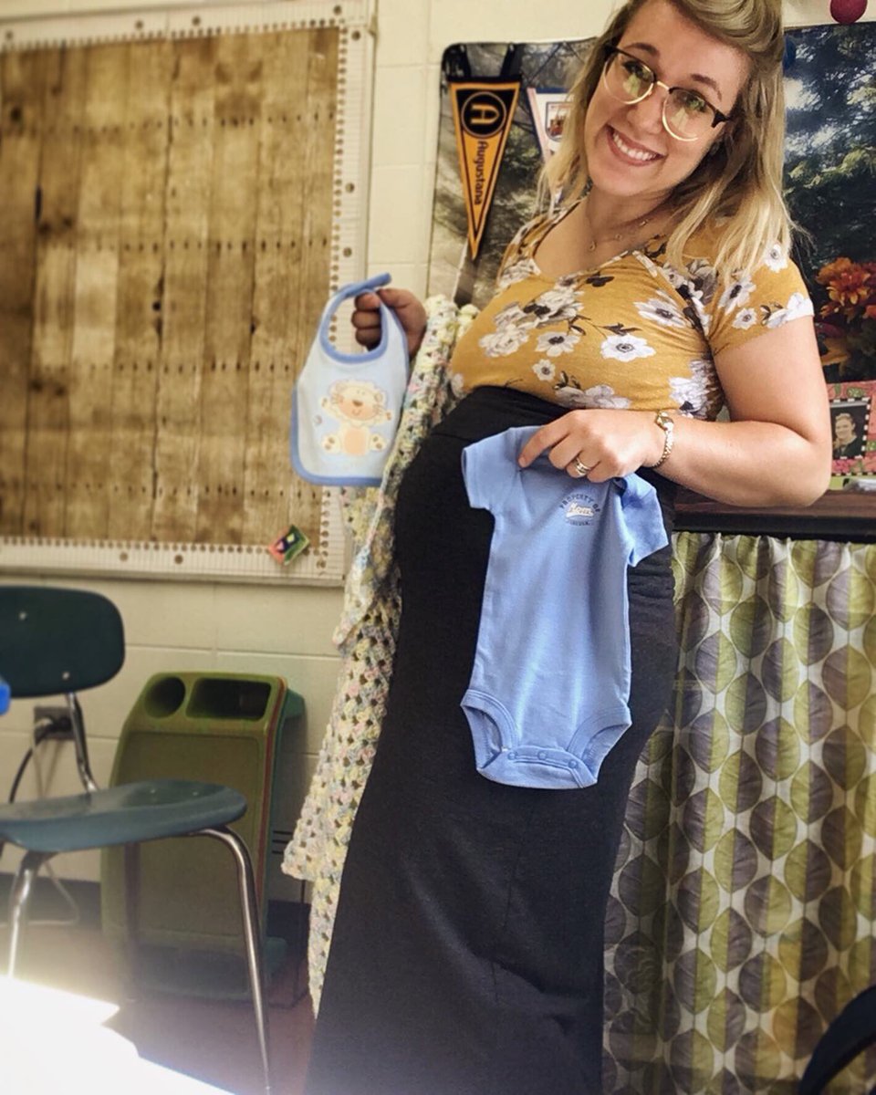 TheTeachingBee's tweet photo. Incredibly grateful for my loving 🥰 @EmersonD100 community 🏫 🐯 & for the generosity of a student who was never mine... ❤️
#d100inspires #homemadeblanket 👶#makingabean 🌱 #definitelycried 😭 https://t.co/EDMwVsD40R