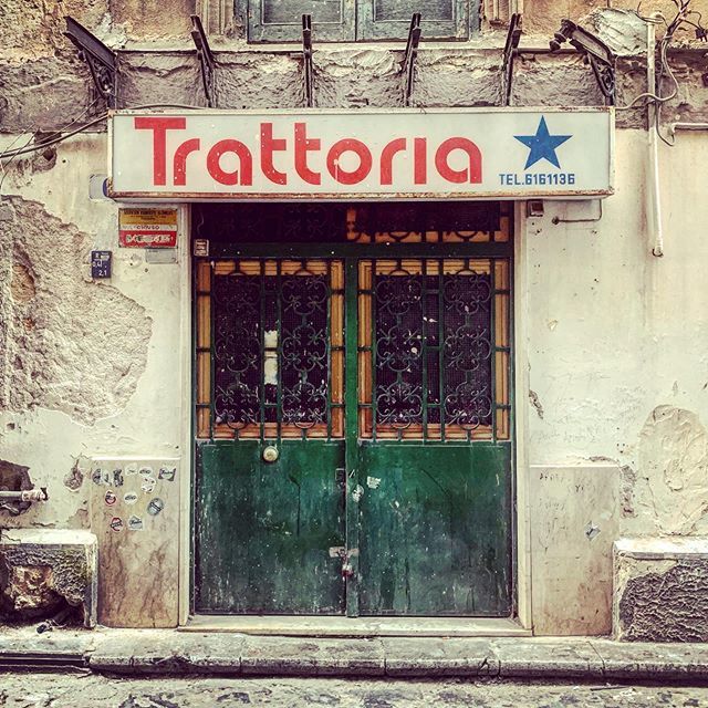 streatytours's tweet photo. Old style is the new style 😎#trattoriaitaliana #trattoriasiciliana #palermofood #palermofoodblog #oldstyle #sicilianstyle #italianstyle #ristoranti #centrostoricopalermo #palermogram #visitsicily #streetart #trattorias #italianfood #italianlife #vecc… https://t.co/wqcHzZxYk5 https://t.co/Sq0tLm8zjD